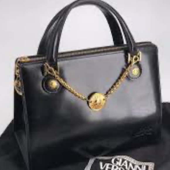 Gianni Versace Vintage Sunburst 2-Way top handle in black patent leather w/Charm - Picture 9 of 15